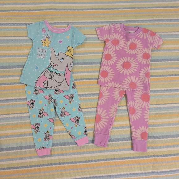 ⭐ Lot of 2 • Baby Girl Pajamas (Dumbo & Flowers) Size 12 Months - Picture 1 of 9